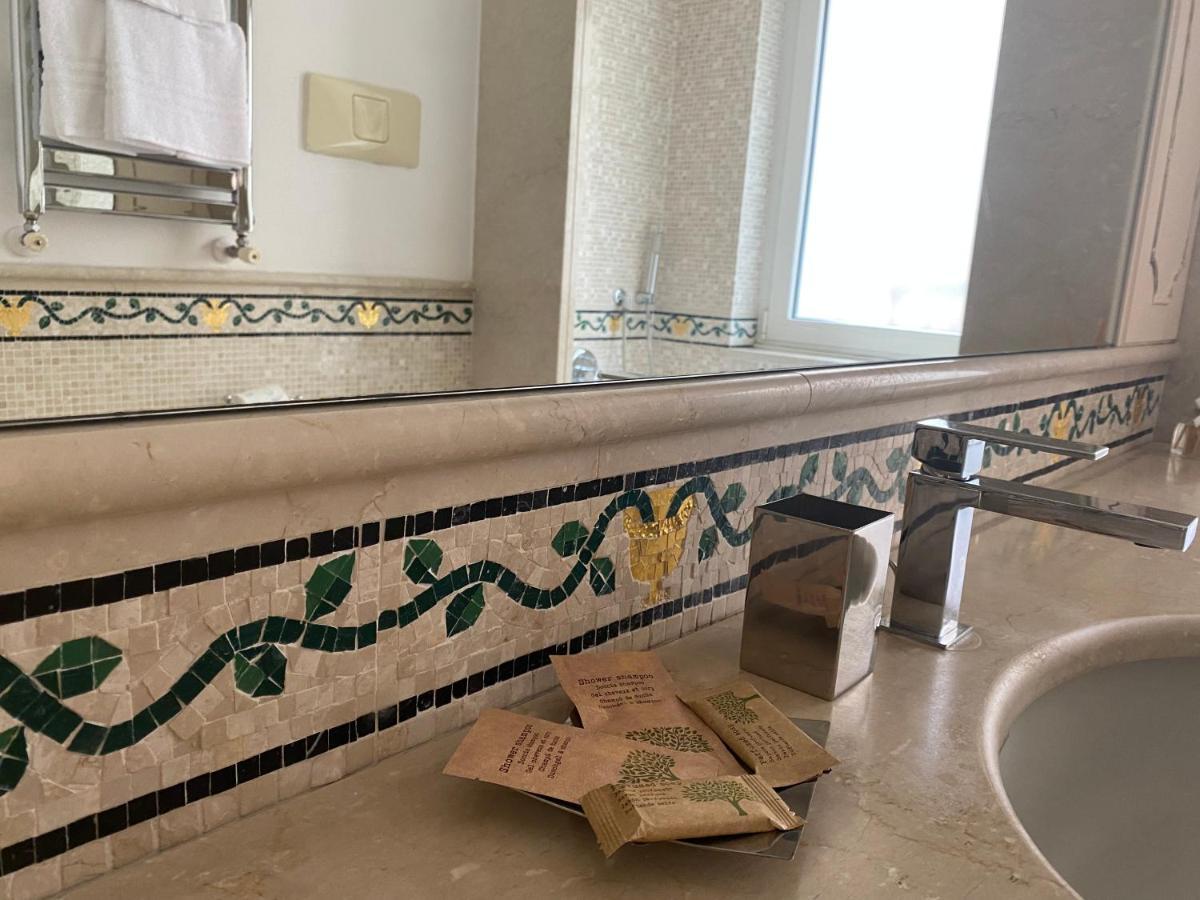 “La Pinta” Elegante Appartamento Al Vomero เนเปิลส์ ภายนอก รูปภาพ